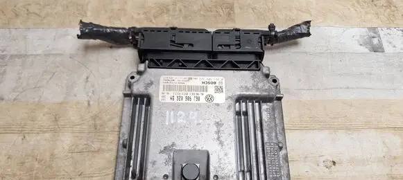 Volkswagen PASSAT CC Engine control unit/module 06J906026BN 06J906026D 0261S04322