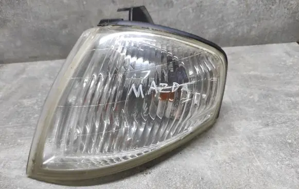 Mazda 323 F Front indicator light