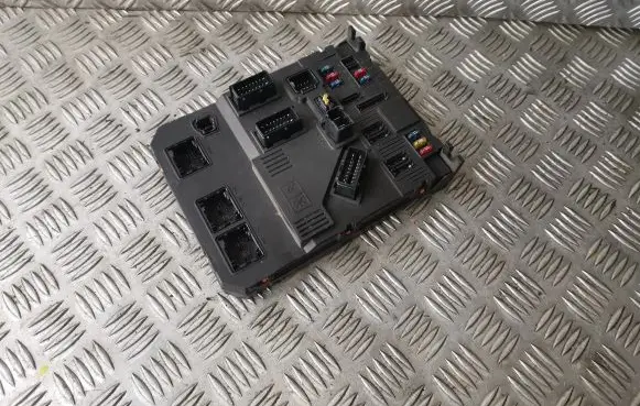 Citroen Xsara Picasso Fuse module 9650584580 S118085320D BSIE0100