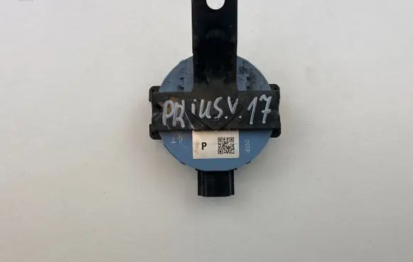 Toyota Prius+ (ZVW40) Horn signal 8657047011 0689005600