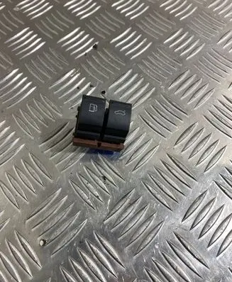 Volkswagen PASSAT B6 Fuel tank opening switch 3C0959903B