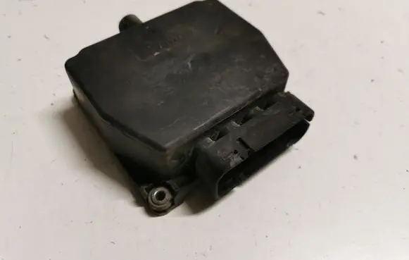 Volkswagen Touran I Vacuum valve 