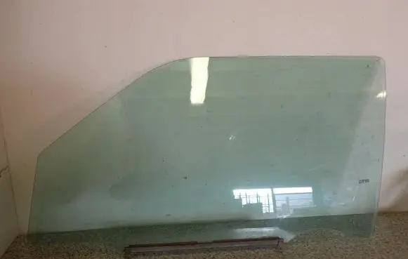 Suzuki Swift I Sliding door window/glass 