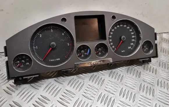 Volkswagen Phaeton Speedometer (instrument cluster) 3D0920882N