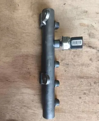 Audi Q7 4L Fuel pressure sensor 55PP0901 0631844167 059130758E