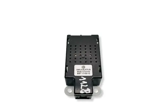 Volkswagen Golf VI Aerial antenna amplifier 5M0035570B