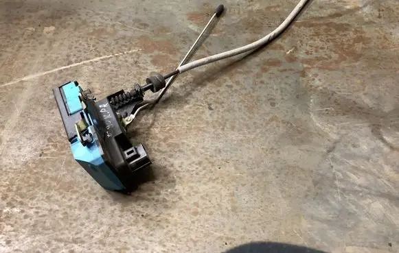 Volvo XC90 Front door lock 30784527