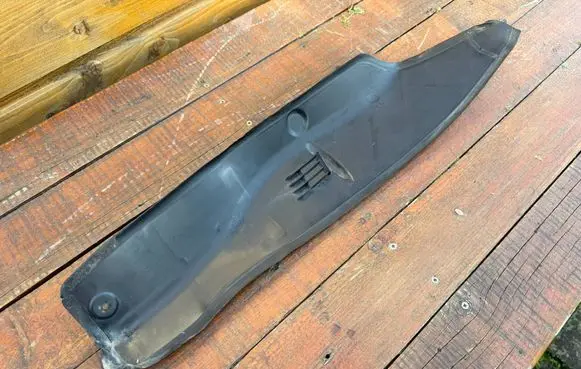 Volkswagen Polo IV 9N3 Fender end trim 6Q0821112A