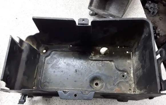 Battery box tray
