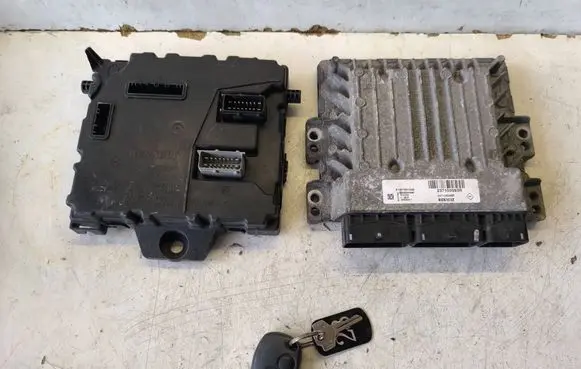 Opel Movano B Engine ECU kit and lock set S180193133A 284B19799R 24111533