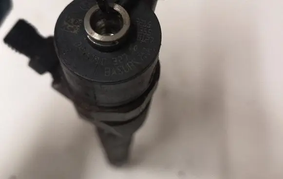 Opel Insignia A Fuel injector 0445110327