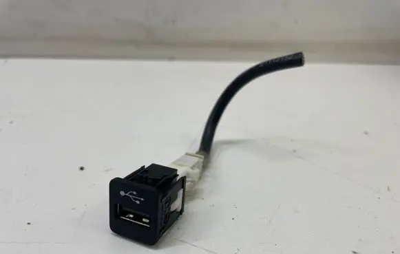 BMW 3 G20 G21 USB socket connector 9229294
