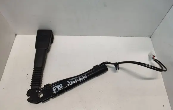 BMW M4 F82 F83 Front seatbelt buckle 72117259388 72117271518