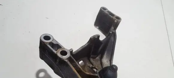 Mini One - Cooper R50 - 53 Engine mounting bracket