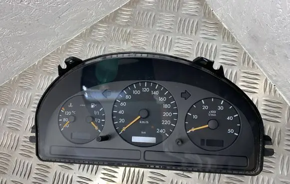 Speedometer (instrument cluster)