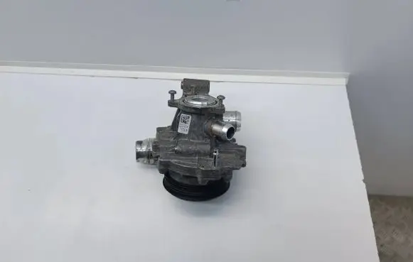 Mercedes-Benz A W176 Water pump A6512000501 DCZ0B007