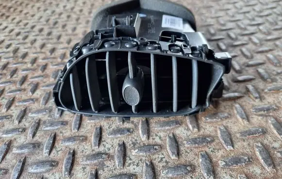 Nissan Juke I F15 Dash center air vent grill 687501KE0A