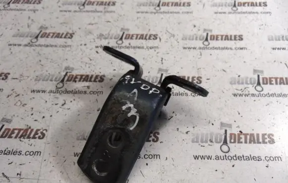 Toyota Avensis T250 Front door upper hinge