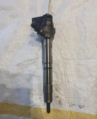 Volkswagen PASSAT B8 Fuel injector 0445110