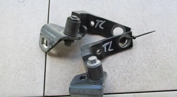 Ford Focus Loading door hinge set 
