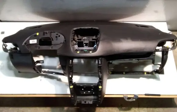 Peugeot 207 Dashboard FP50086577 6048588B