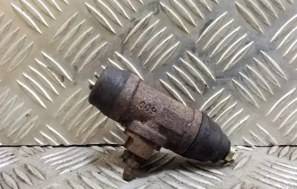 Volkswagen Transporter - Caravelle T4 Rear brake cylinder 