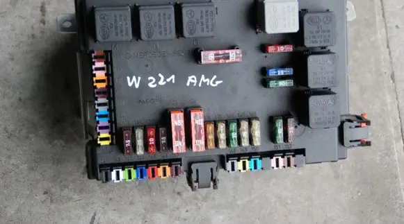 Mercedes-Benz S W221 Fuse module A2215403250
