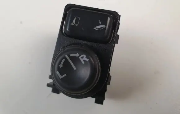 Nissan Qashqai Wing mirror switch