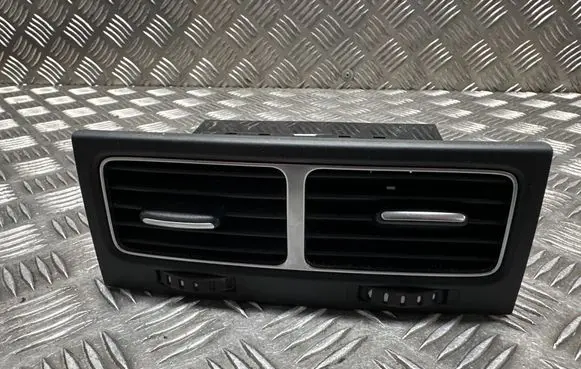 Volkswagen Touareg II Rear air vent grill 7P6819203A 10002353 26F1670