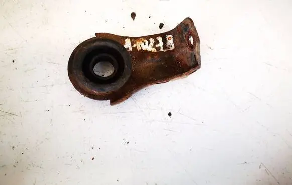 Radiator mount bracket