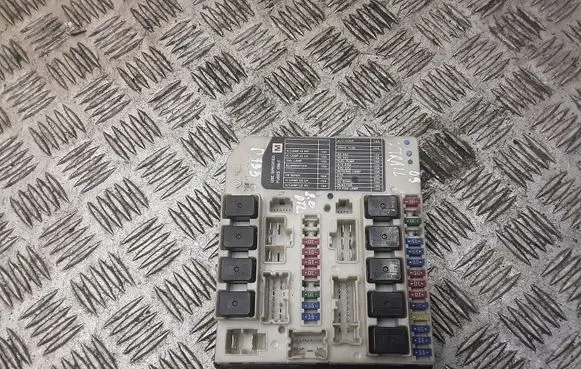 Nissan X-Trail T31 Fuse module 