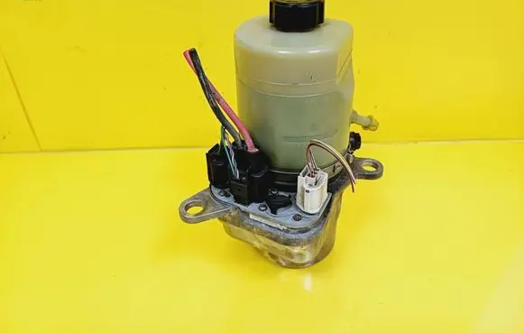 Ford Focus Power steering pump 4M513K514AD