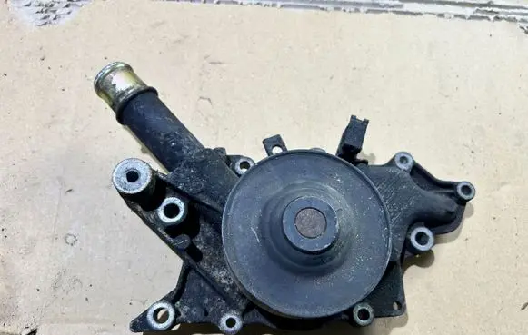 Mercedes-Benz Vito Viano W638 Water pump 6112010510