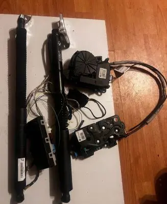 BMW X3 G01 Tailgate strut 
