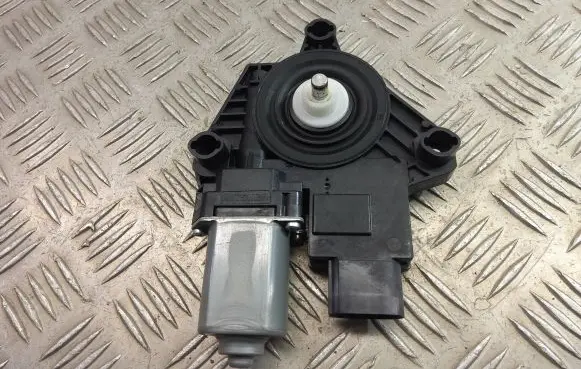 BMW X3 G01 Front door window regulator motor 7457249