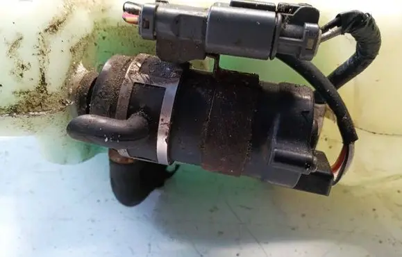Honda CR-V Windscreen/windshield washer pump 