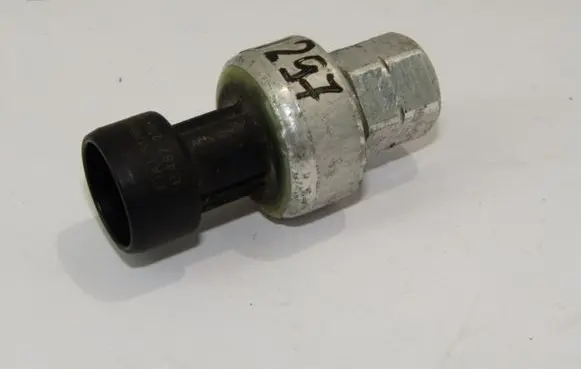 Fiat 500L Oil pressure sensor 51768498