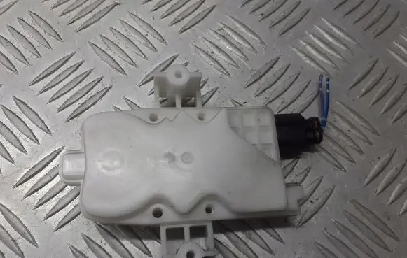 Mitsubishi Lancer Tailgate boot lock/latch motor MN127002