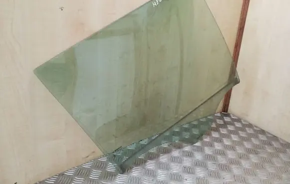 Renault Megane II Rear door window glass
