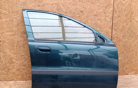 Volvo V70 Front door DOT57M53AS2 43R001106