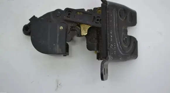 Hyundai Santa Fe Tailgate/trunk/boot lock/catch/latch 812302B000