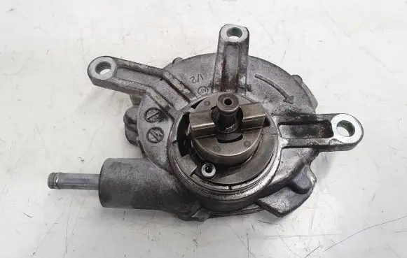 Lexus IS 220D-250-350 Vacuum pump 16021085