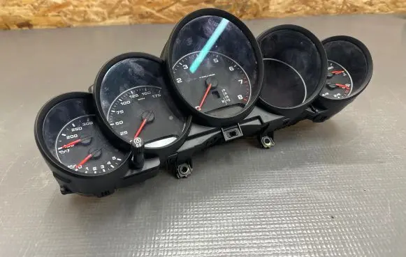 Porsche Cayenne (9Y0 9Y3) Speedometer (instrument cluster) 7P5920950CJ A2C11757300