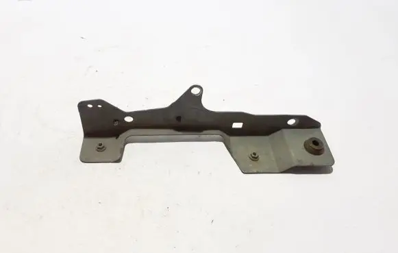Volvo XC40 Fender mounting bracket 31656861