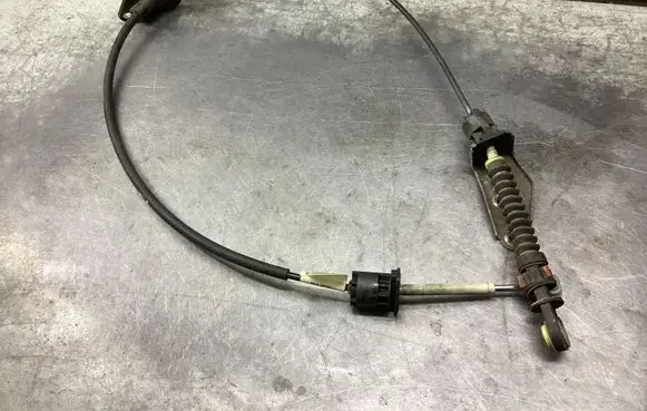 Volvo V70 Gear shift cable linkage 8675068