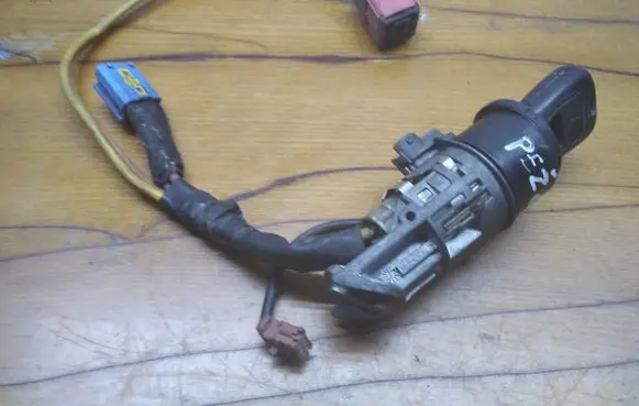 Peugeot 406 Ignition lock 9640878380