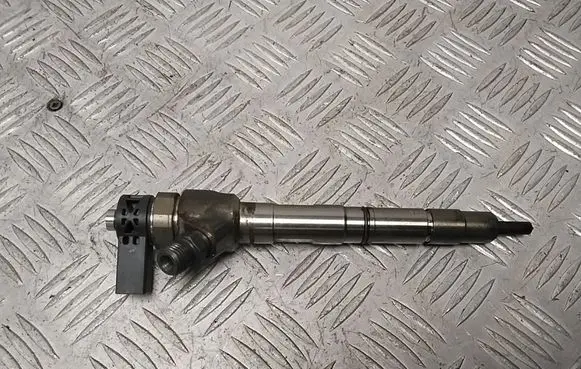 Audi A4 S4 B8 8K Fuel injector 04L130277AE