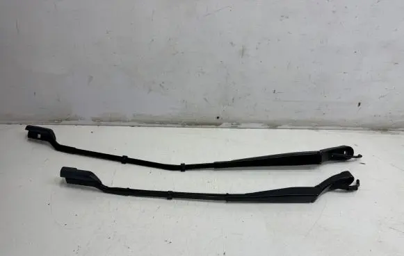 Peugeot 3008 II Front wiper blade arm 9810664980 9810664880