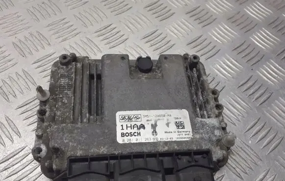 Ford C-MAX I Engine control unit/module 3M51-12A650-MA