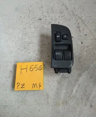 Toyota Corolla Verso E110 Electric window control switch 8482012361